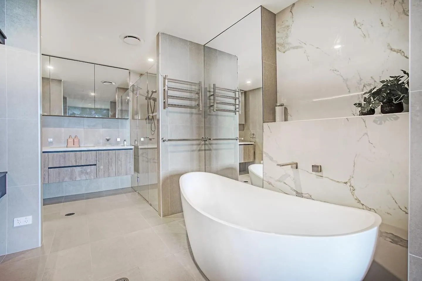 Sable Penthouse At Palm Beach'S Waterfront Gold Coast Apartment