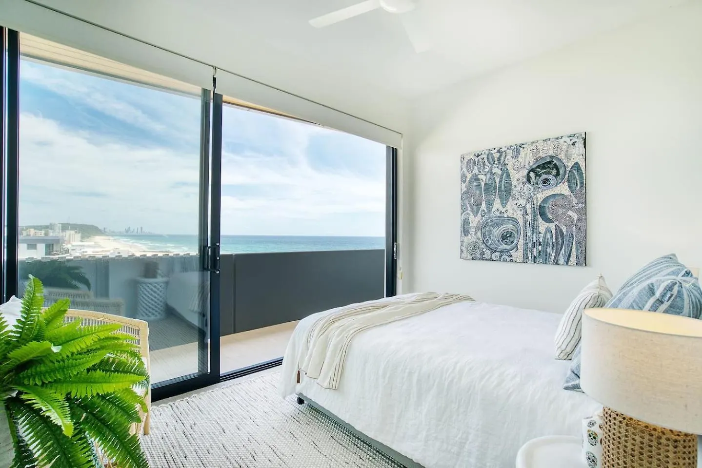 Sable Penthouse At Palm Beach'S Waterfront Gold Coast Apartment