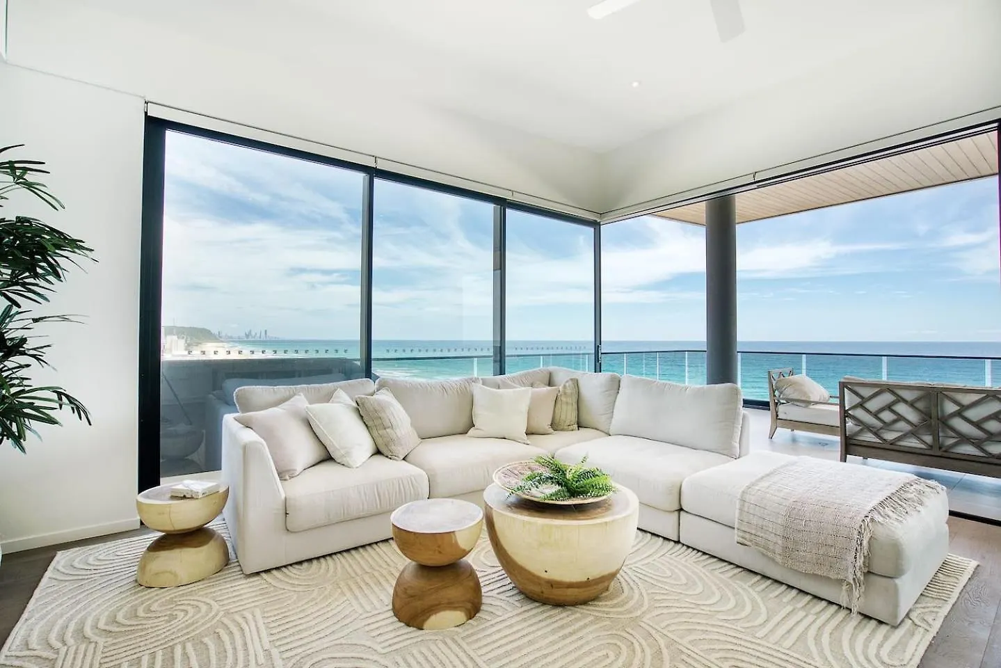 Sable Penthouse At Palm Beach'S Waterfront Gold Coast 0*,  Australia